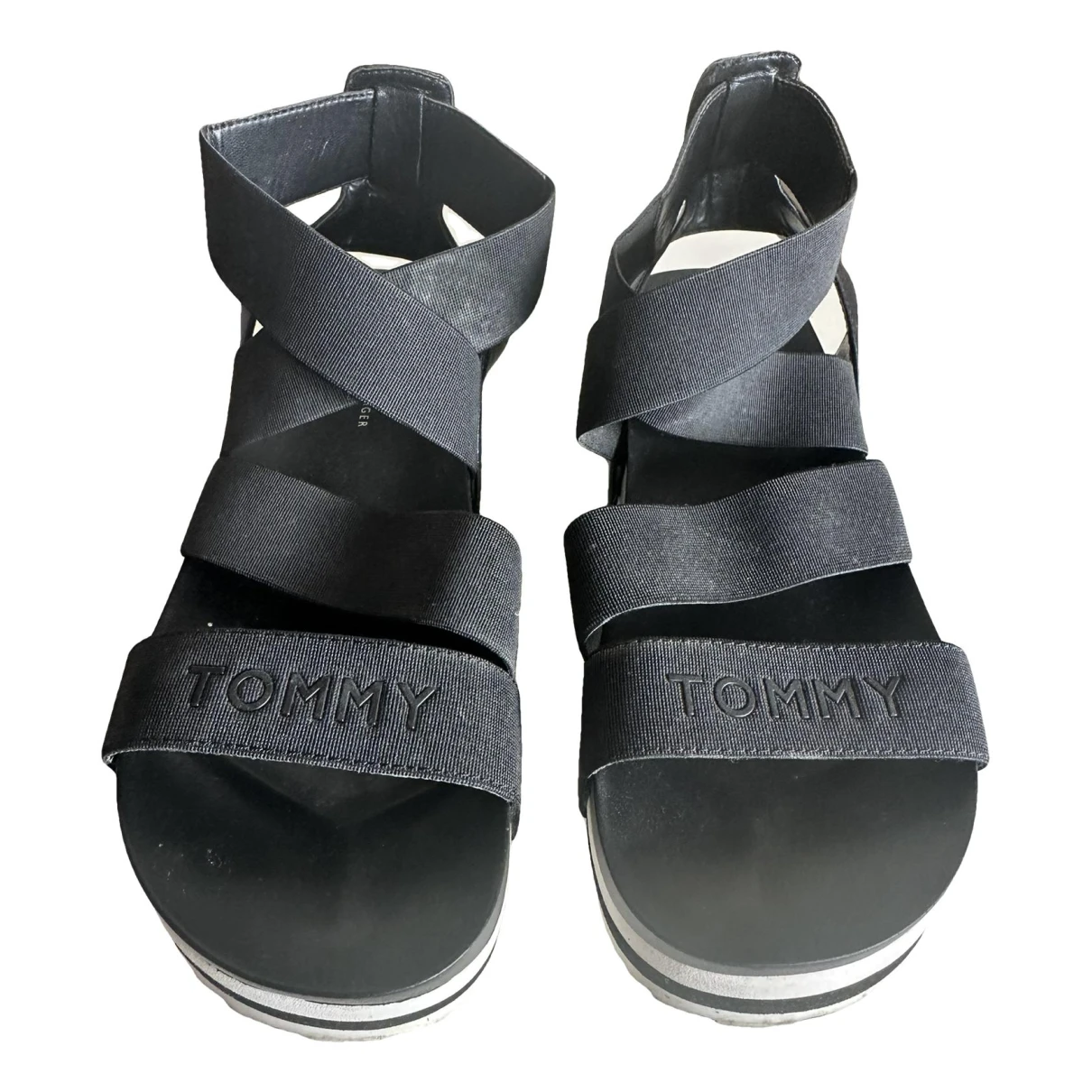 Pre-owned Tommy Hilfiger Sandal In Black