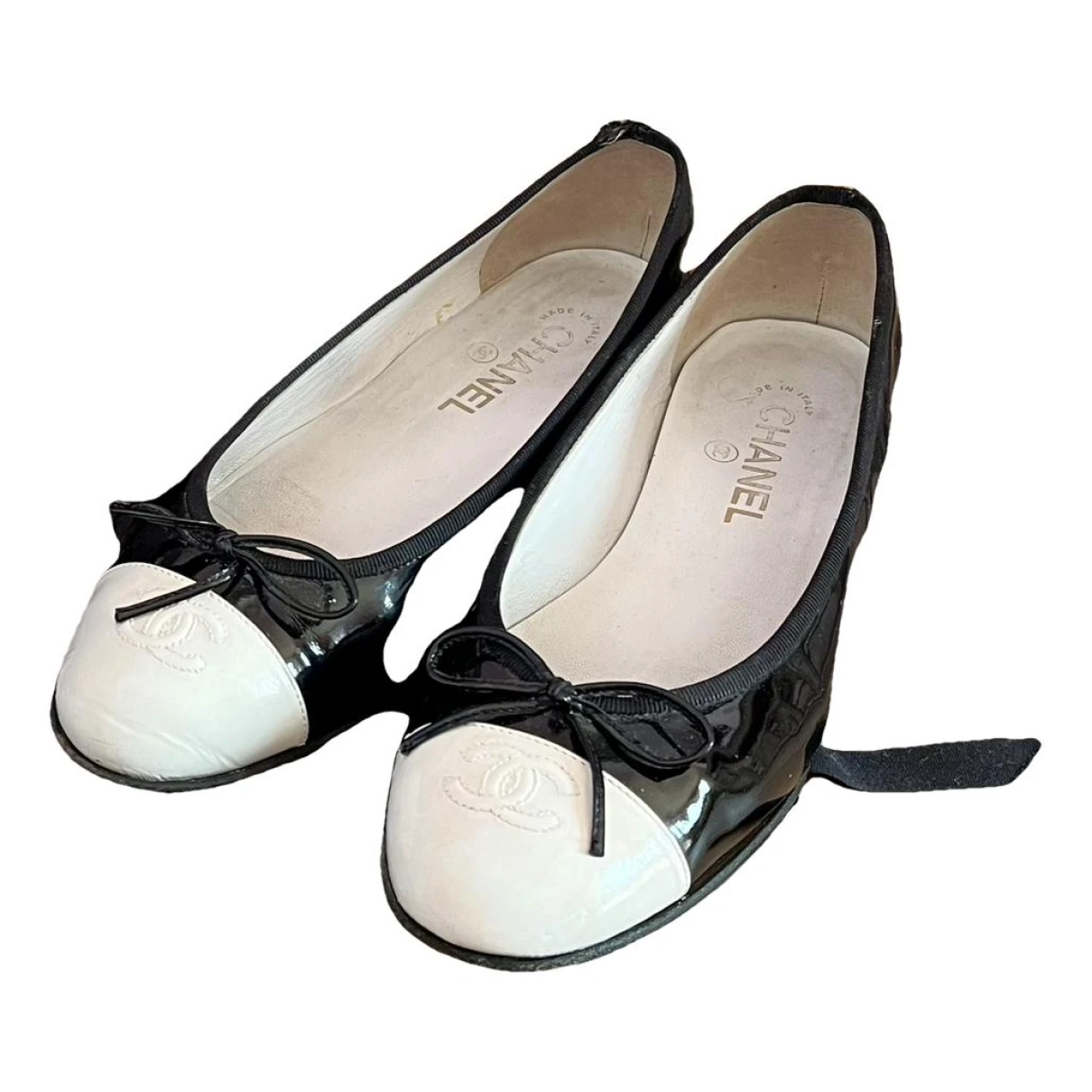 Pre-owned Chanel Patent Leather Ballet Flats In Black
