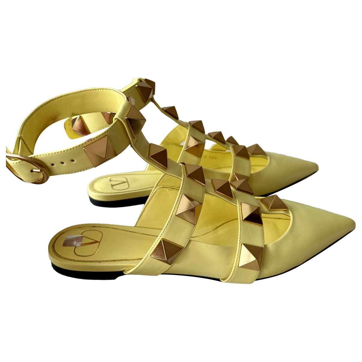 Pre-owned Valentino Garavani Roman Stud Leather Sandals In Yellow