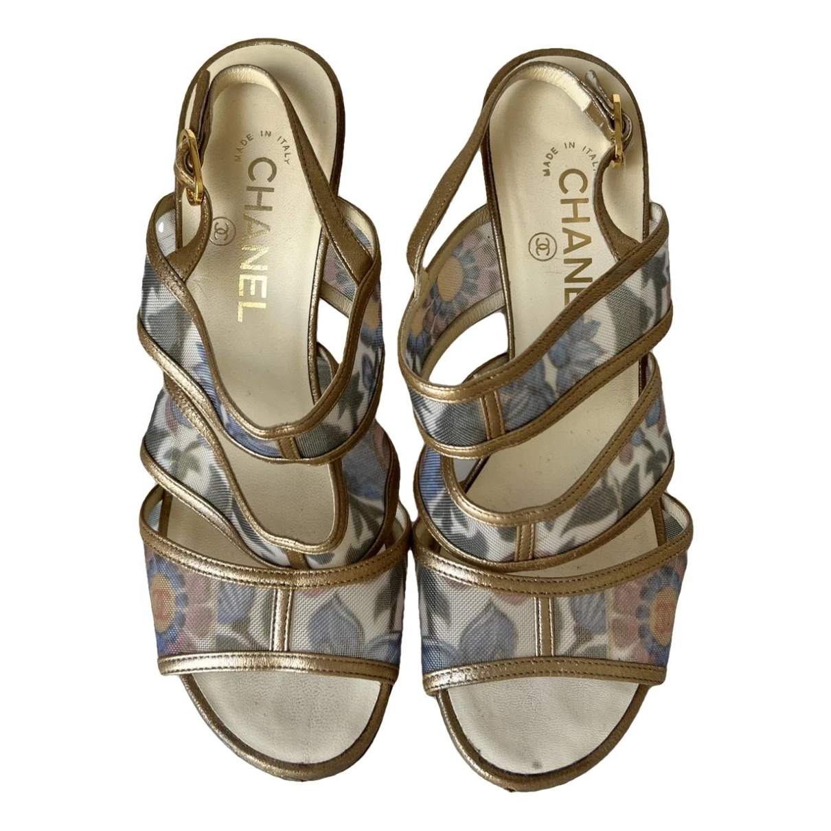 Pre-owned Chanel Slingback Patent Leather Sandal In Gold