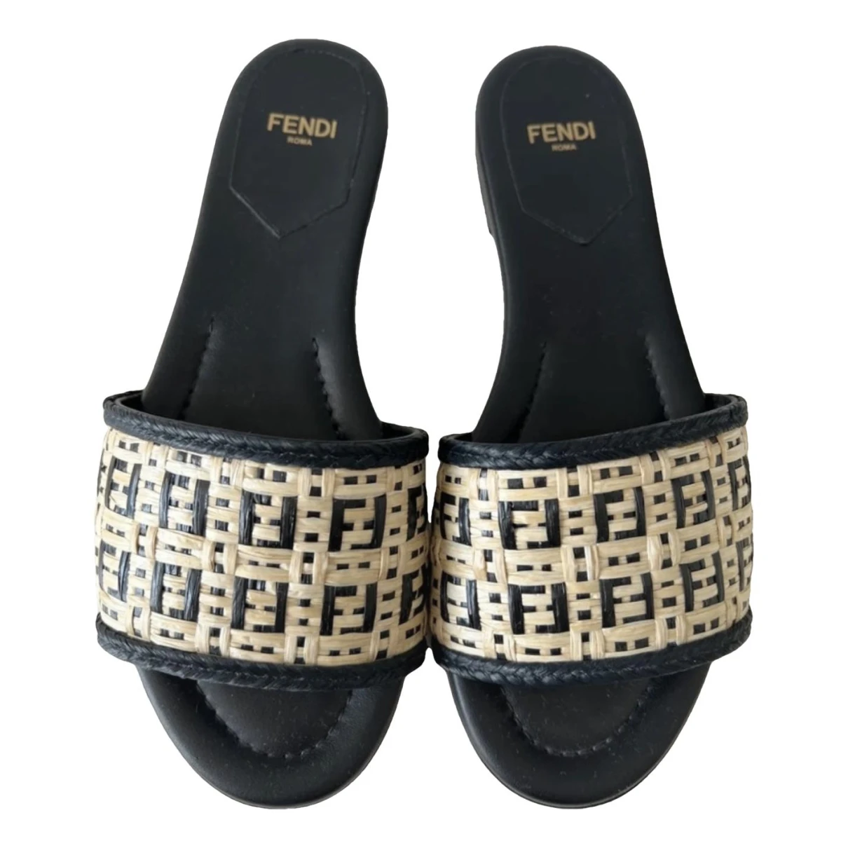 Pre-owned Fendi Leather Sandal In Black