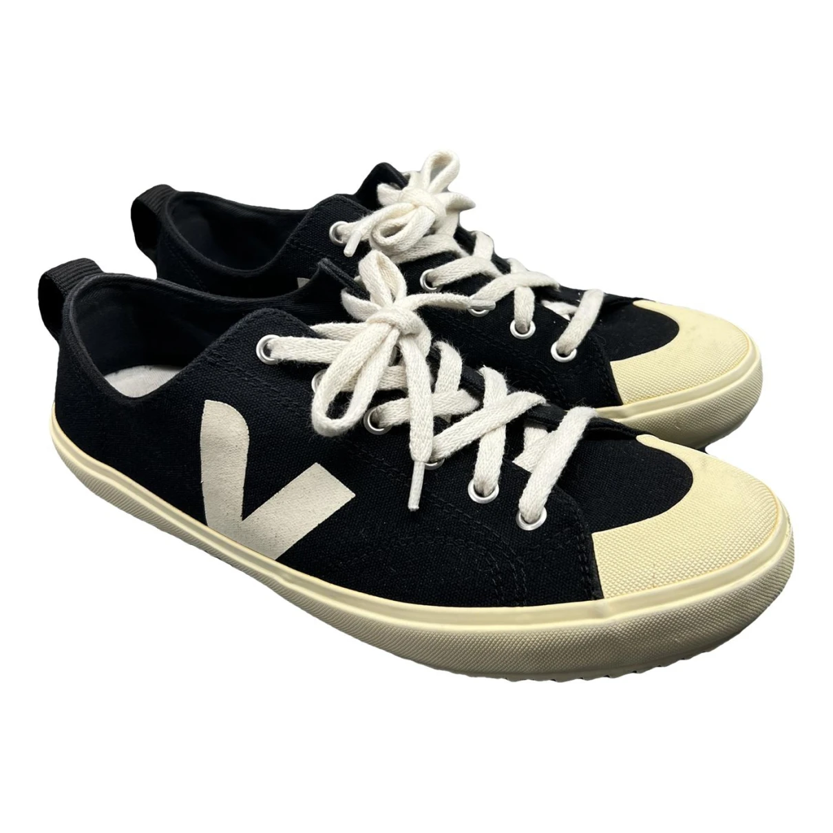 Pre-owned Veja Cloth Lace Ups In Black