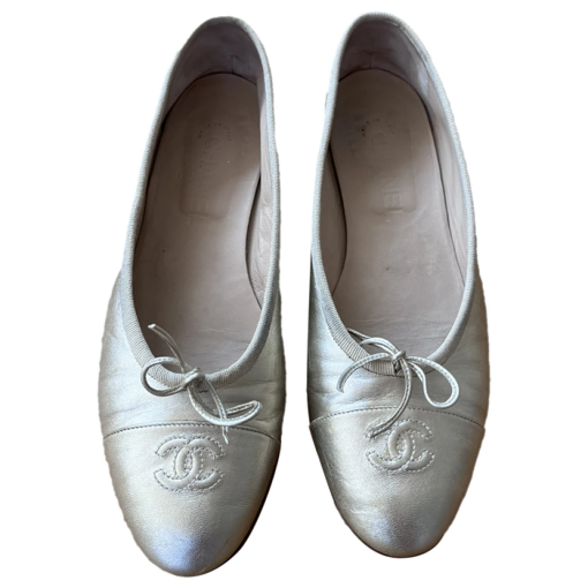 Pre-owned Chanel Cambon Leather Ballet Flats In Gold