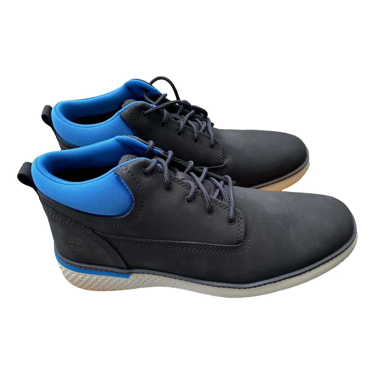 Pre-owned Timberland Trainers In Black