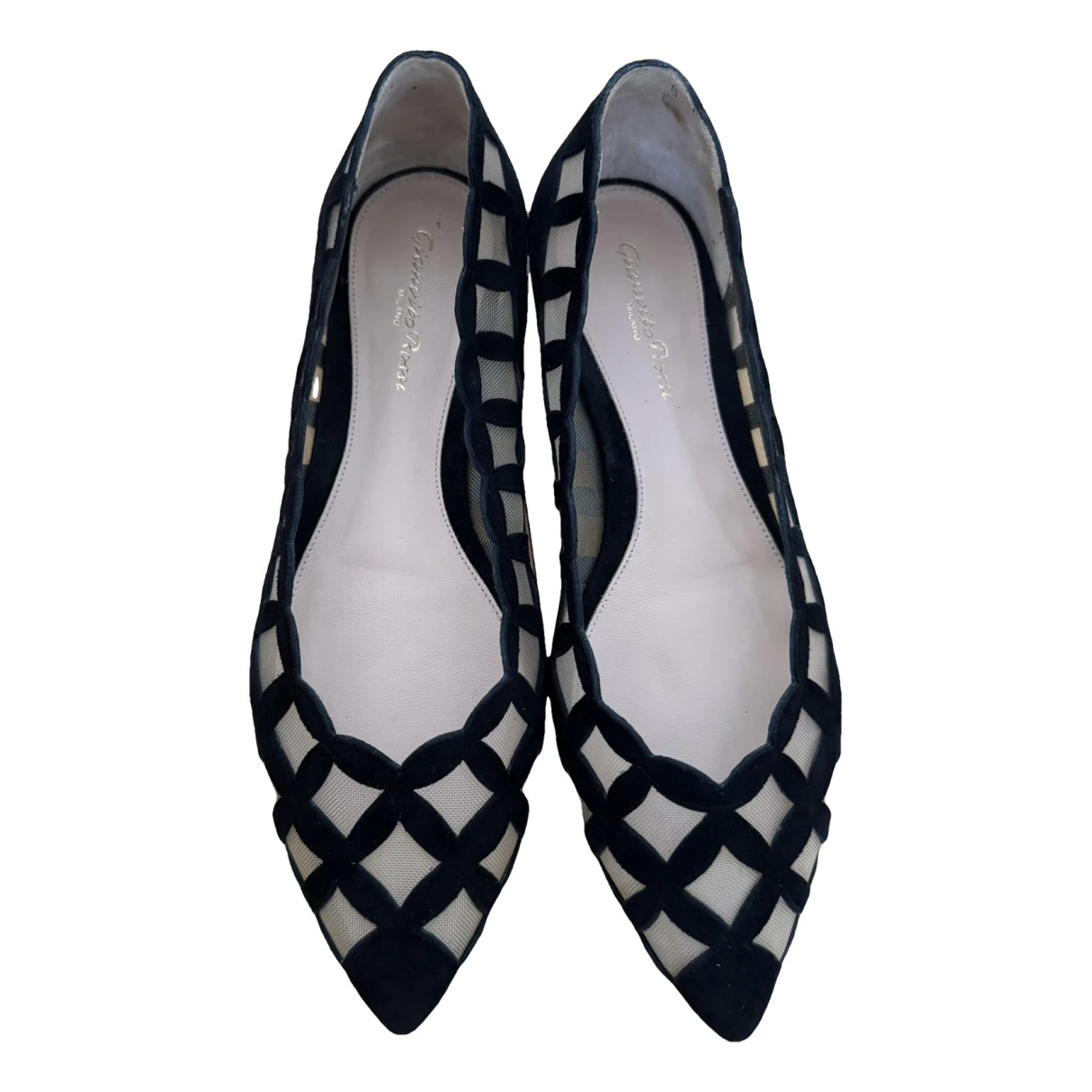 Pre-owned Gianvito Rossi Ballet Flats In Black