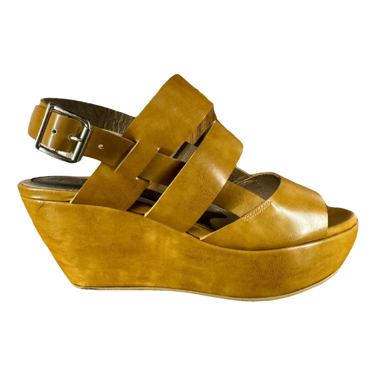 Pre-owned Marni Leather Sandals In Camel