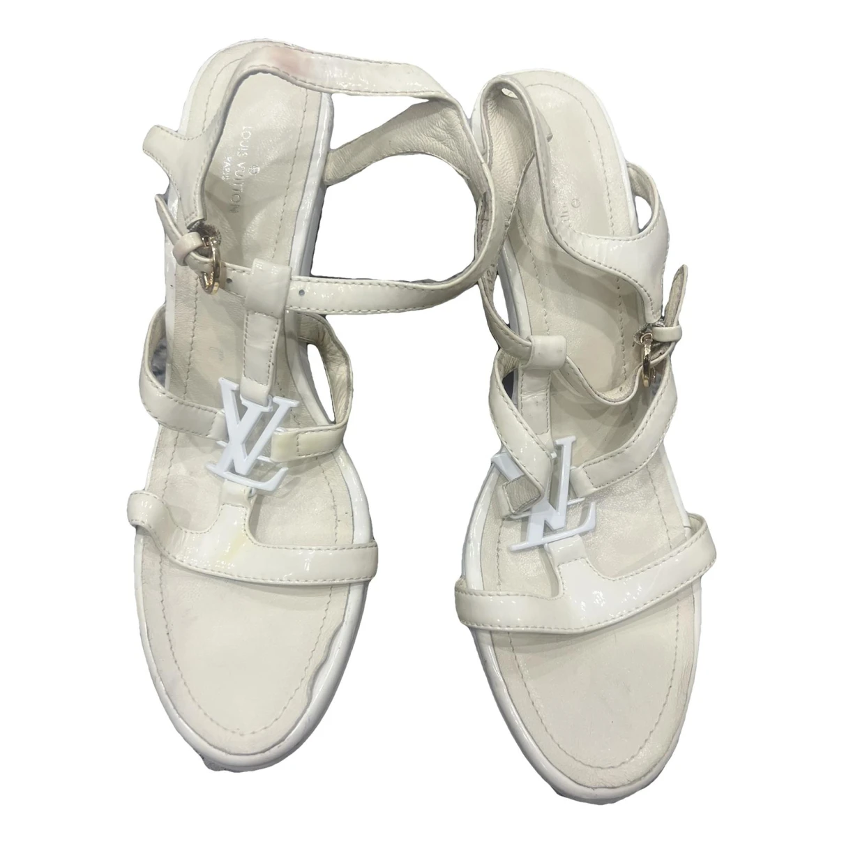 Pre-owned Louis Vuitton Patent Leather Sandal In White