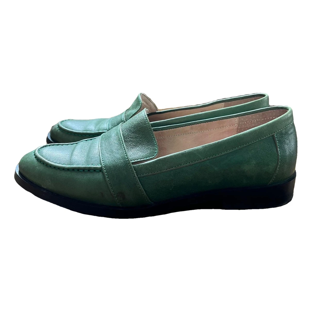 Pre-owned Modetrotter Leather Flats In Green