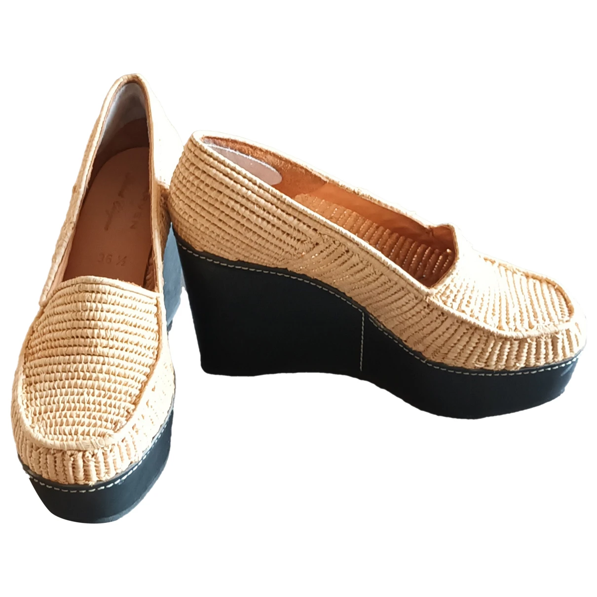 Pre-owned Robert Clergerie Leather Flats In Ecru