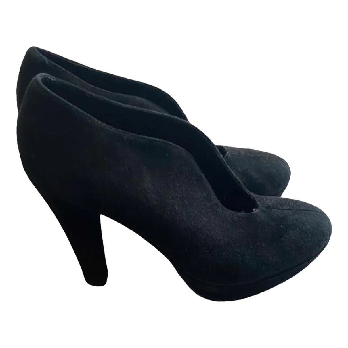 Pre-owned Carmens Heels In Black