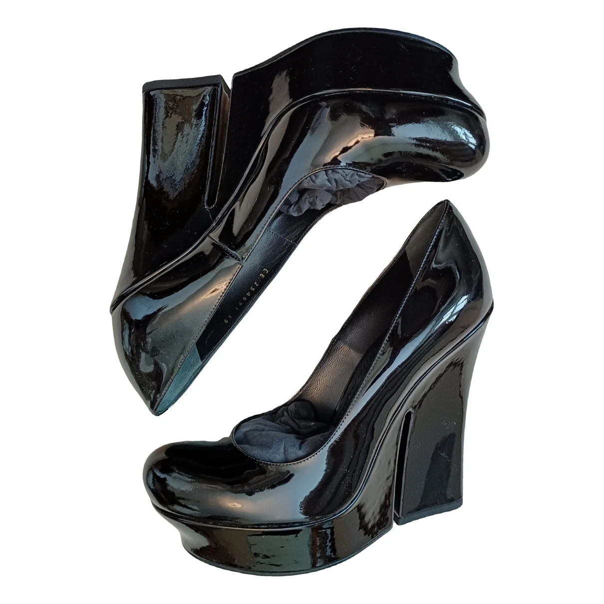 Pre-owned Saint Laurent Palais Patent Leather Heels In Black