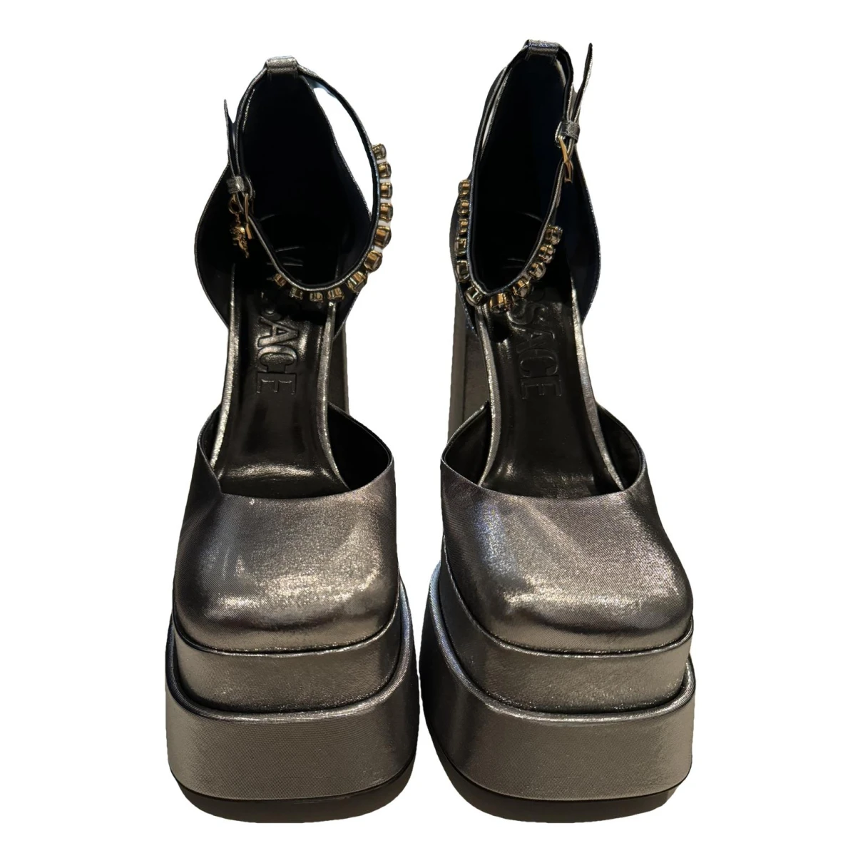 Pre-owned Versace Medusa Aevitas Leather Heels In Metallic
