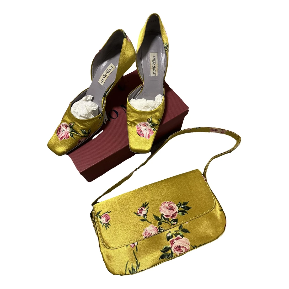 Pre-owned Bruno Magli Silk Handbag In Gold