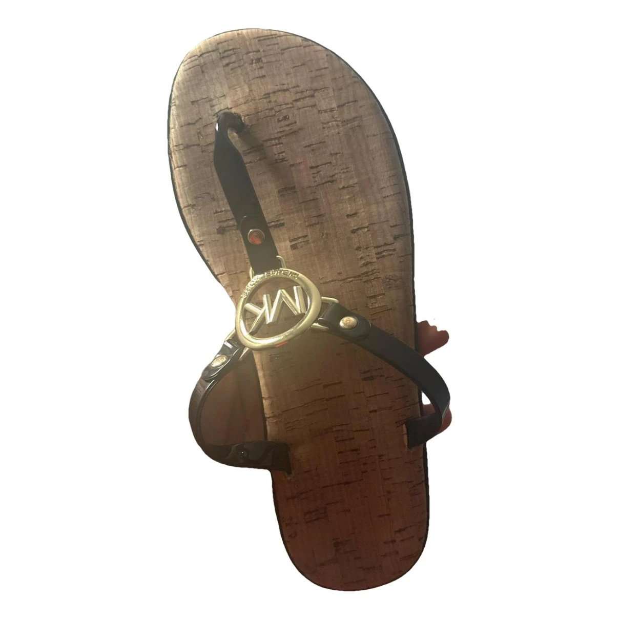 Pre-owned Michael Kors Patent Leather Flip Flops In Beige