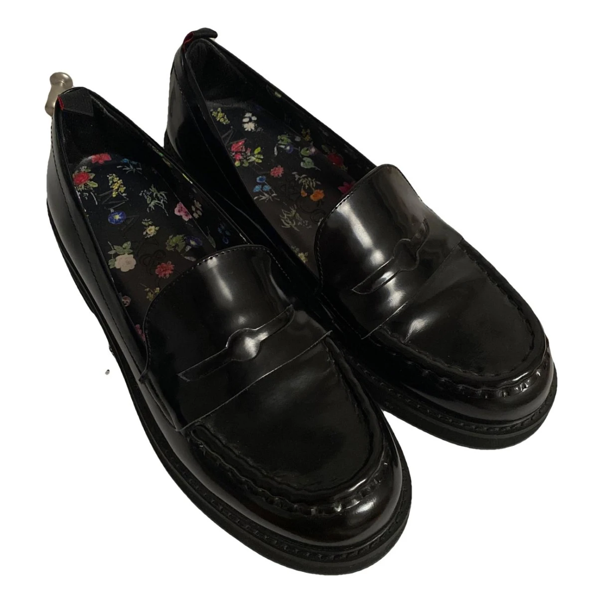 Pre-owned Max & Co Patent Leather Flats In Black