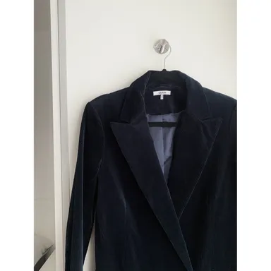 https://images.vestiairecollective.com/images/resized/w=384,q=80,f=auto,/produit/blue-cotton-ganni-jacket-30361245-2_2.jpg?secret=VC-e9eee96a-a819-4431-ad12-d066be2626ef