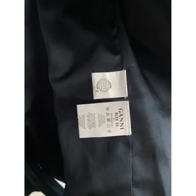 https://images.vestiairecollective.com/images/resized/w=384,q=80,f=auto,/produit/blue-cotton-ganni-jacket-30361245-4_2.jpg?secret=VC-e9eee96a-a819-4431-ad12-d066be2626ef
