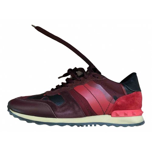 Pre-owned Valentino Garavani Rockrunner Leather Low Trainers In Burgundy