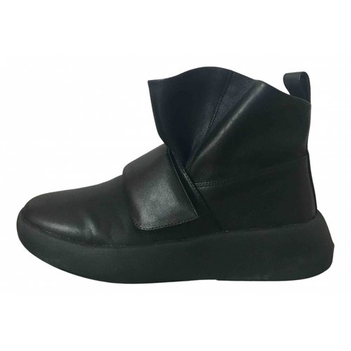 Pre-owned Issey Miyake Leather Trainers In Black