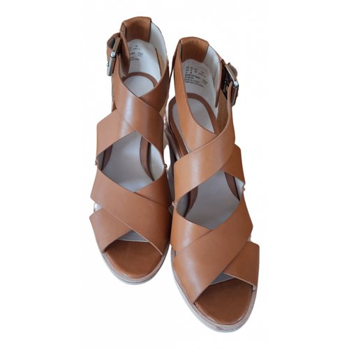 Pre-owned Clarks Leather Sandals In Brown