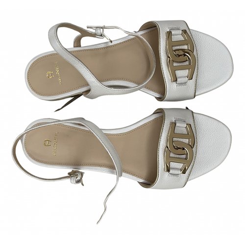 Pre-owned Aigner Leather Sandal In White