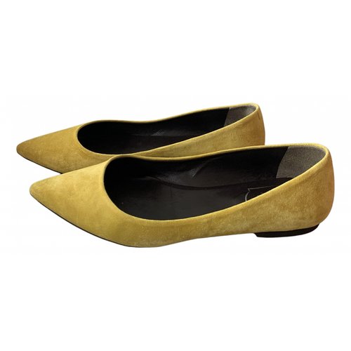 Pre-owned Roger Vivier Leather Ballet Flats In Yellow