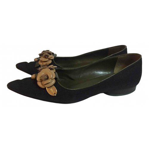 Pre-owned Chanel Cloth Ballet Flats In Black