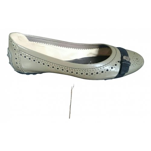 Pre-owned Tod's Patent Leather Ballet Flats In Khaki