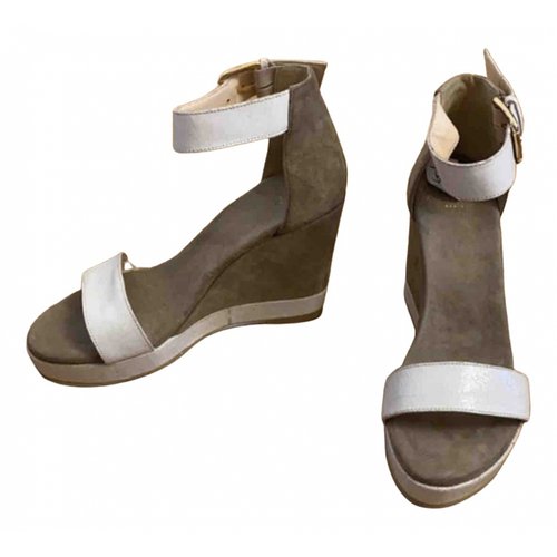 Pre-owned Anaki Sandals In White
