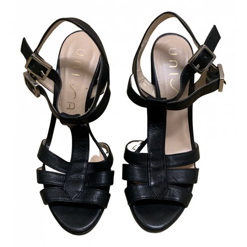 Pre-owned Unisa Leather Sandal In Black