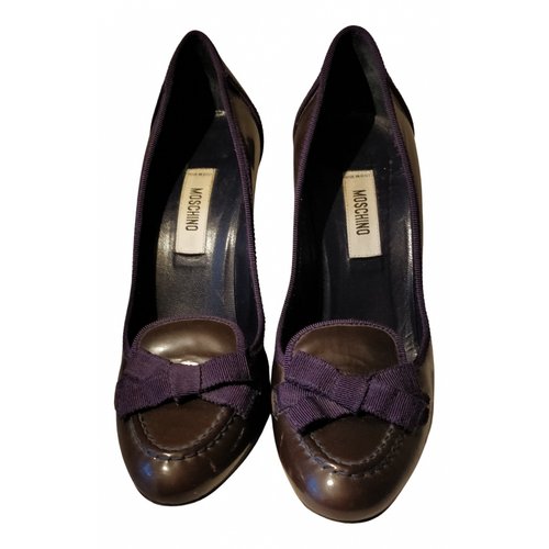 Pre-owned Moschino Patent Leather Heels In Purple