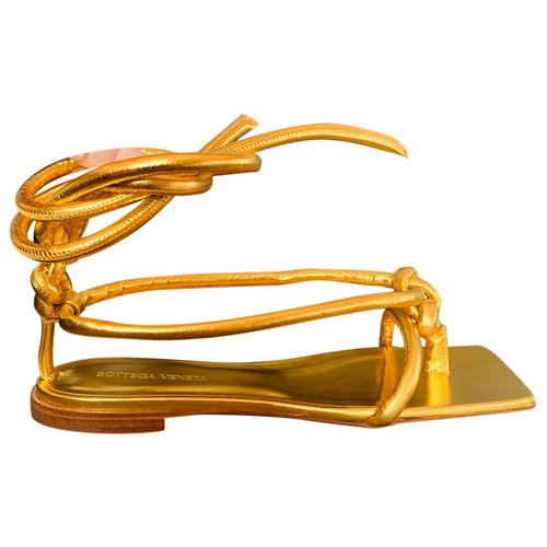 Pre-owned Bottega Veneta Leather Flip Flops In Gold