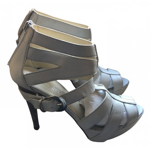 Pre-owned Innue' Leather Sandals In Grey