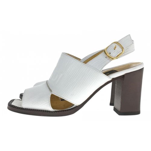 Pre-owned Fendi Leather Sandal In White