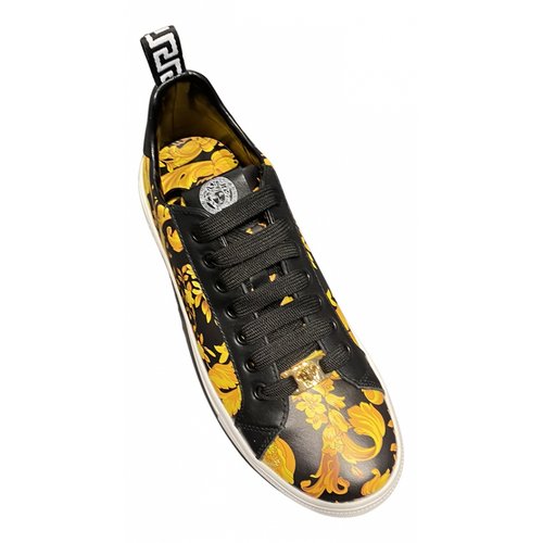 Pre-owned Versace Leather Trainers In Gold