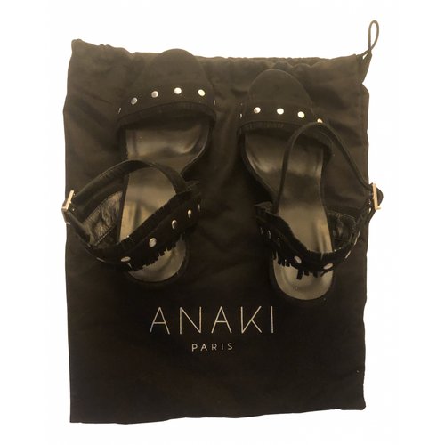 Pre-owned Anaki Leather Sandals In Black