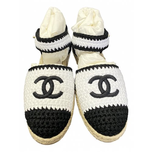 Pre-owned Chanel Cloth Espadrilles In White
