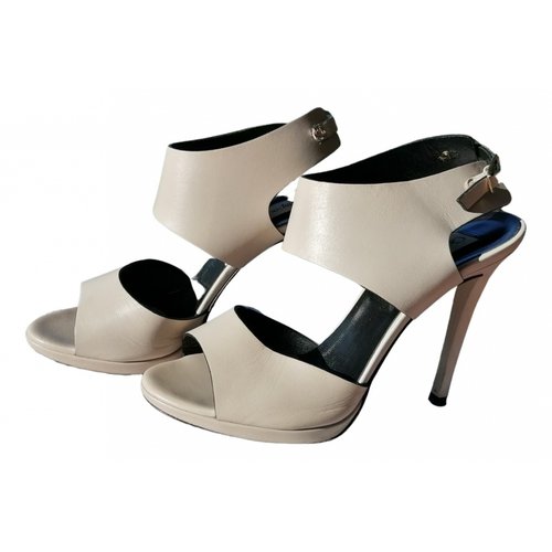 Pre-owned Giampaolo Viozzi Leather Sandals In White