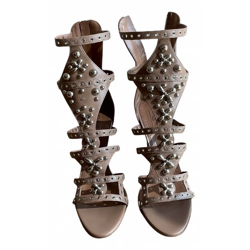 Pre-owned Alaïa Leather Sandals In Beige
