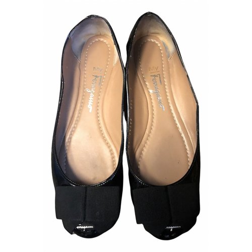 Pre-owned Ferragamo Patent Leather Ballet Flats In Black