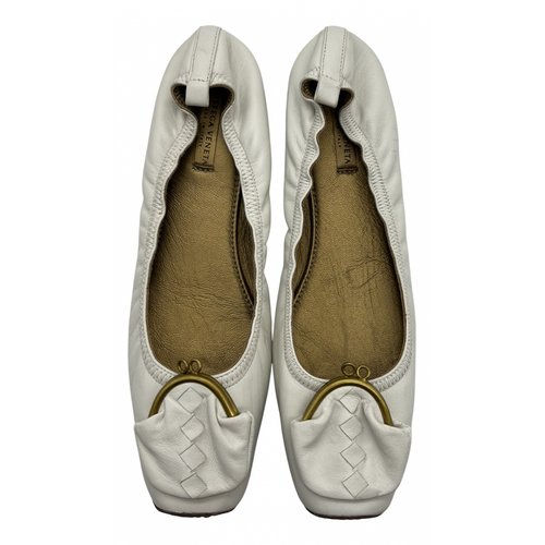 Pre-owned Bottega Veneta Leather Ballet Flats In White