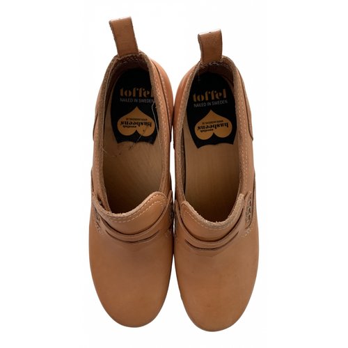 Pre-owned Swedish Hasbeens Leather Mules & Clogs In Camel