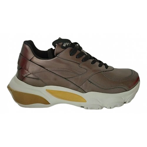 Pre-owned Valentino Garavani Bounce Leather Trainers In Brown