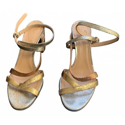 Pre-owned Chloé Leather Sandal In Gold