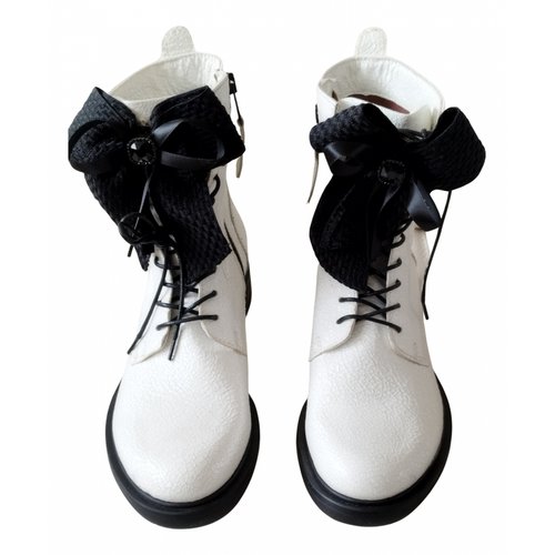Pre-owned Mjus Leather Lace Up Boots In White