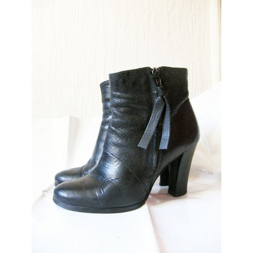 Pre-owned Jonak Leather Boots In Black