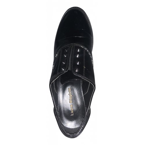 Pre-owned Laura Biagiotti Patent Leather Sandals In Black