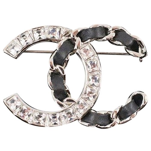 Pre-owned Chanel Cc Crystal Pin & Brooche In Silver