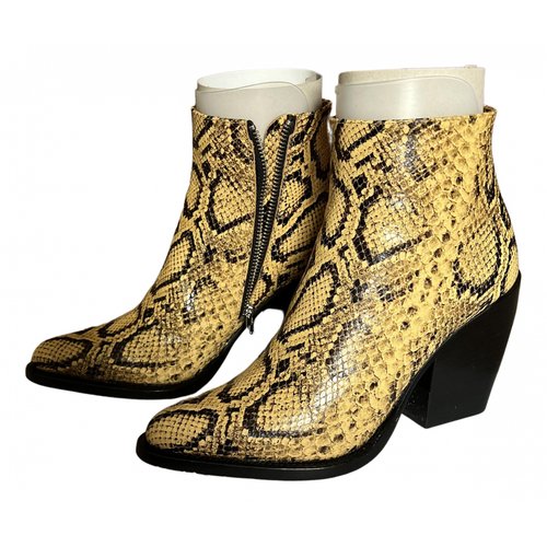 Pre-owned Chloé Leather Ankle Boots In Yellow