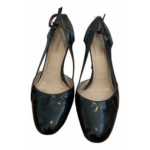 Pre-owned Vanessa Bruno Patent Leather Heels In Black